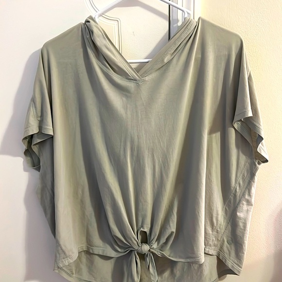 Lululemon hooded t shirt - Picture 1 of 10